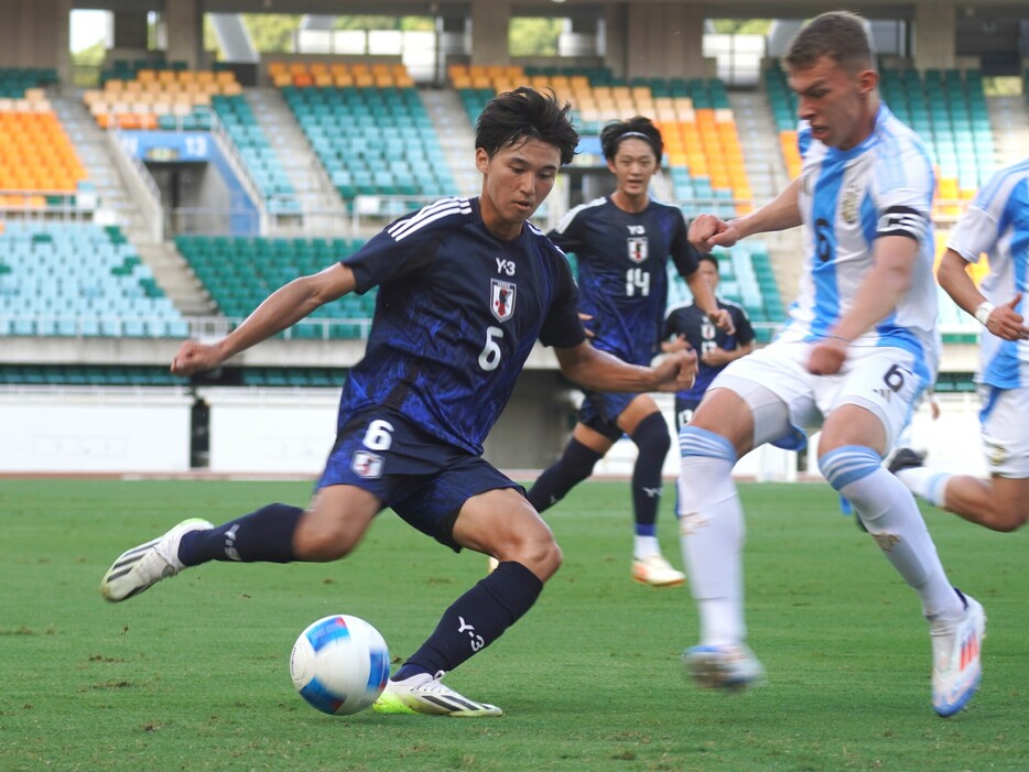 右サイドバックで好パフォーマンスを披露したU-18日本代表DF斉藤秀輝(大宮U18、3年)(Masashi TSUCHIYA)