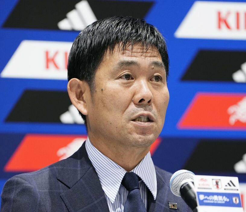 サッカーW杯アジア最終予選の中国戦とバーレーン戦に臨む日本代表を発表する森保監督＝29日、千葉市内