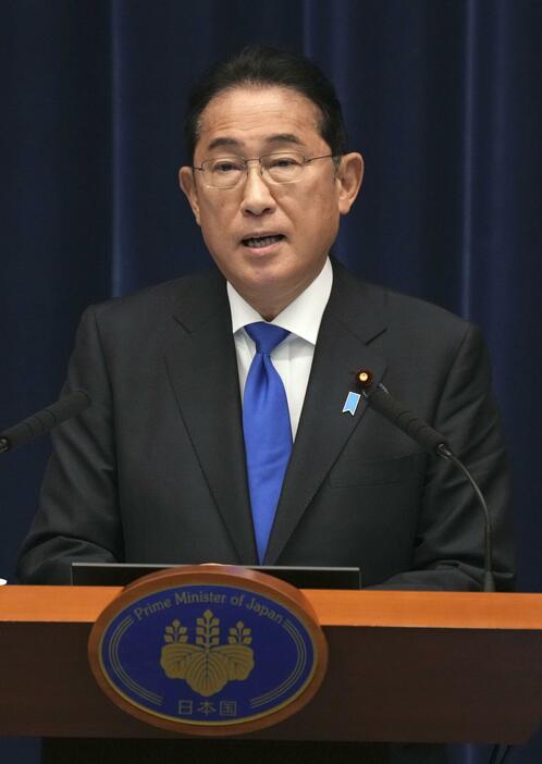 記者会見で自民党総裁選への不出馬を表明する岸田首相＝14日午前、首相官邸