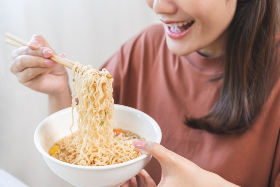 22歳一人暮らしです。お米が高いので夕食は「ほぼ麺類」にしていますが、栄養面は問題ないでしょうか？