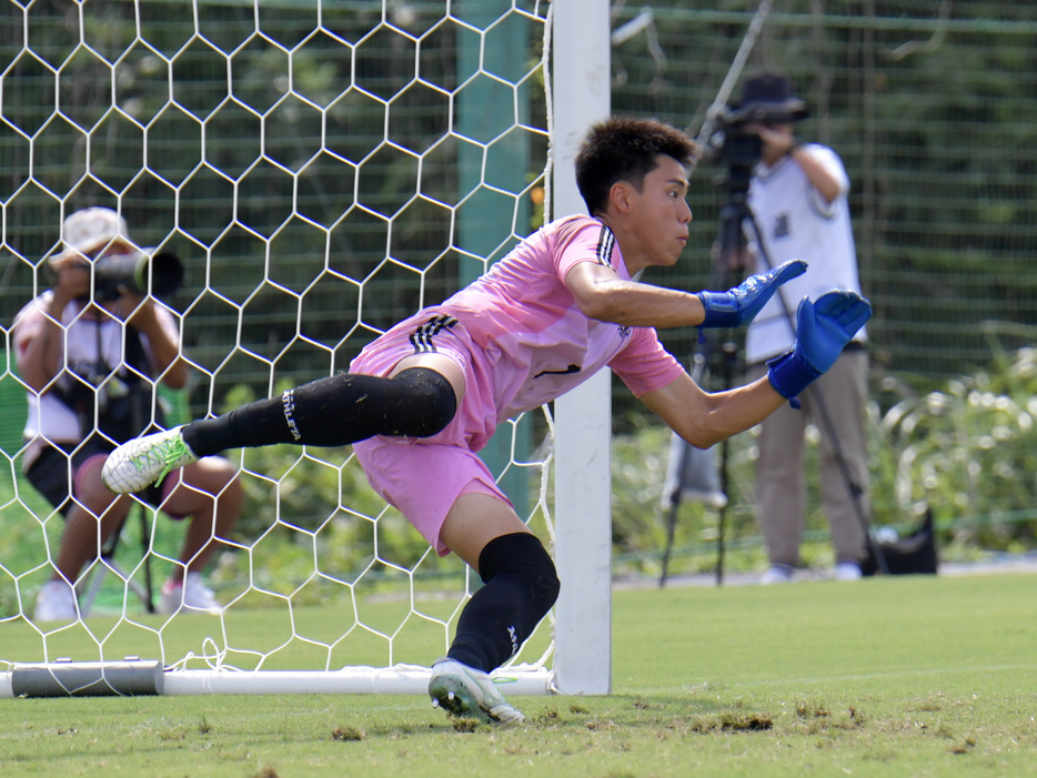 PKストップで4強へと導いた帝京長岡高GK小林脩晃(3年)(HIGH SCHOOL SOCCER YEARBOOK)