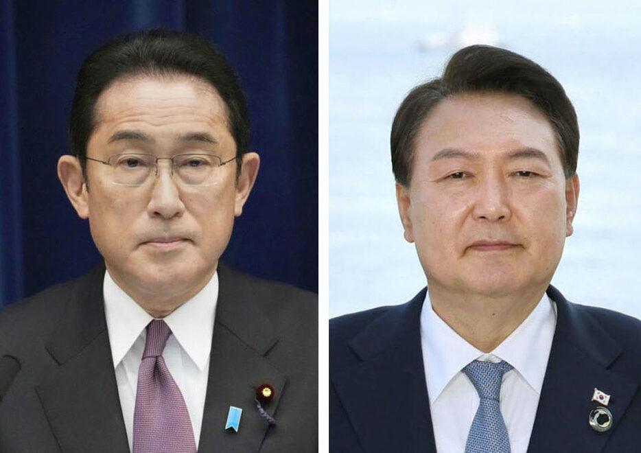 岸田文雄首相（左）、韓国の尹錫悦大統領