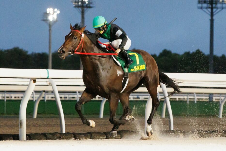 ヤングジョッキーズTR門別第1戦・ピエールオレゴンと長浜鴻緒騎手 (C)NAR地方競馬全国協会