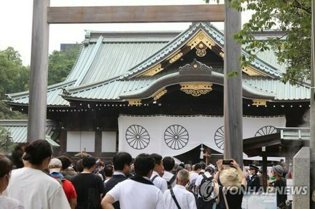 靖国神社を参拝する人たち（資料写真）＝（聯合ニュース）