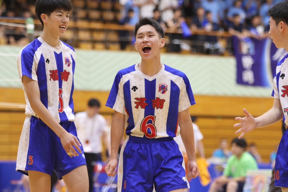 洛南（京都）【写真：月刊バレーボール】