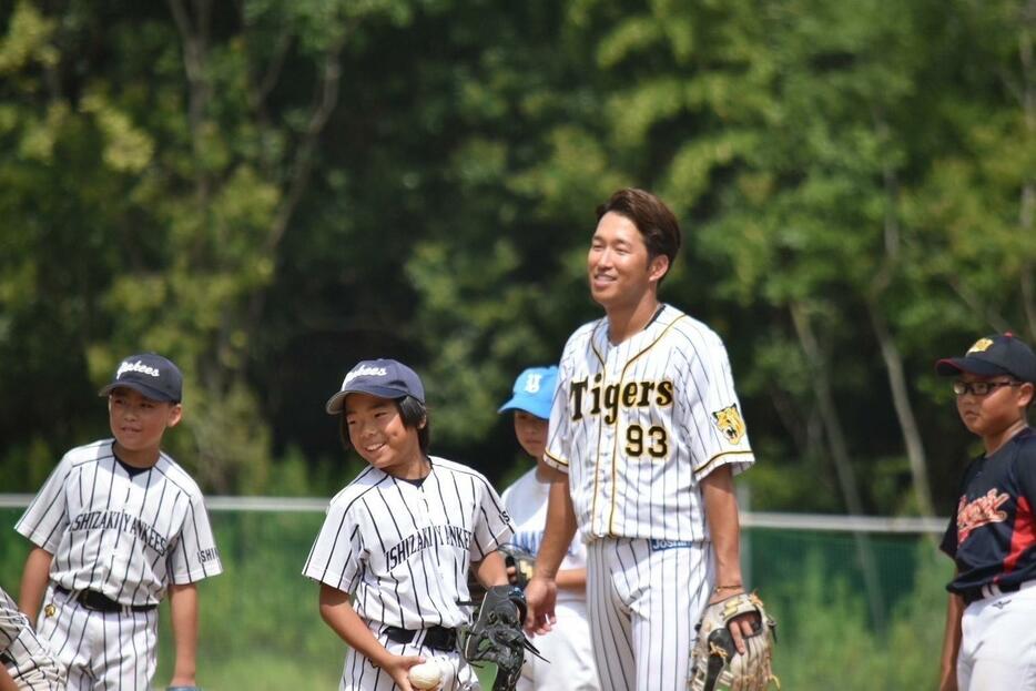 　阪神ＯＢ西田直斗さんが能登半島地震の被災者を招待し、野球教室などを行った（本人提供）