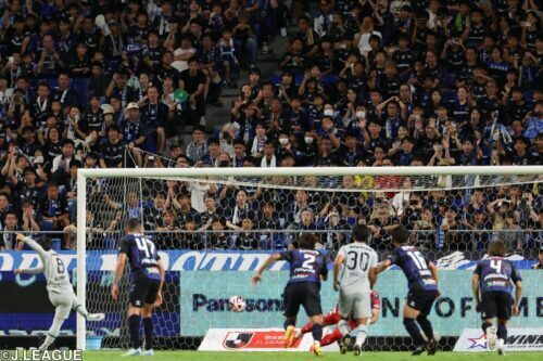 G大阪と福岡が対戦した [写真]＝J.LEAGUE via Getty Images