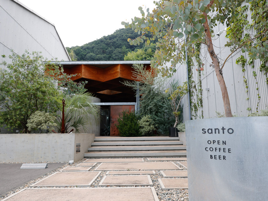 『santo』のエントランス