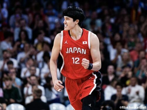 ブロックでも日本代表を鼓舞した渡邊雄太［写真］＝fiba.basketball