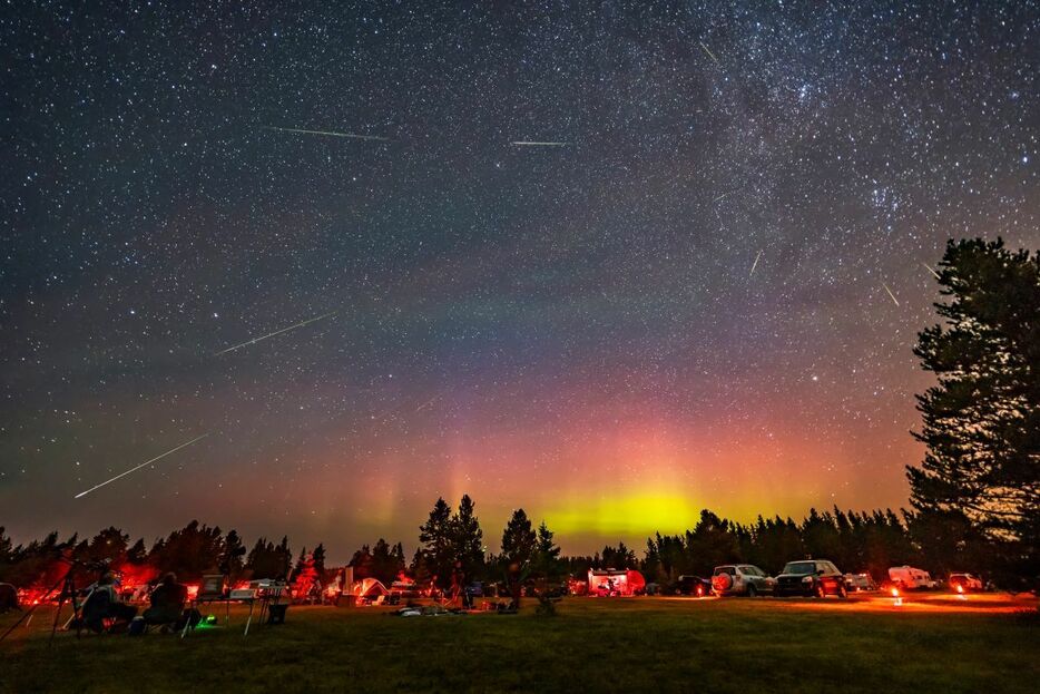 カナダ、サスカチュワン・サマー・スターパーティー上空のペルセウス座流星群、2018年8月10日（Getty Images）