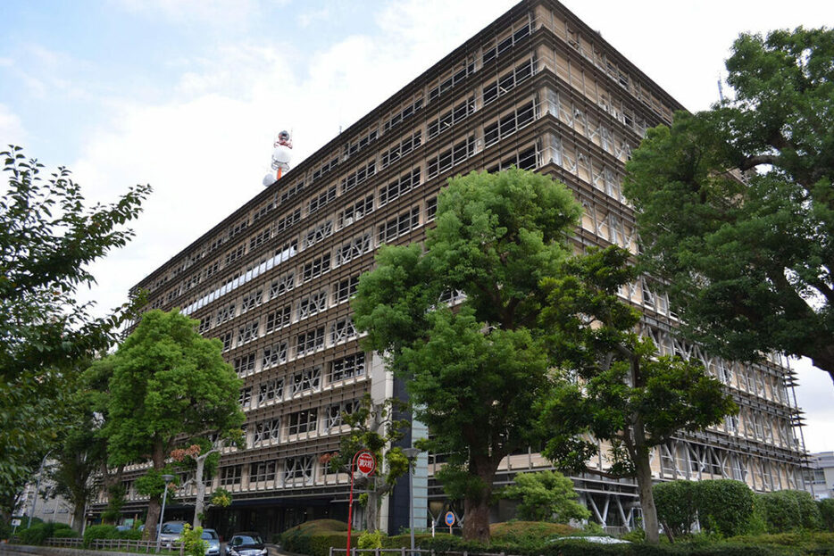 女子高生を暴行した2人を逮捕した埼玉県警（写真・共同通信）