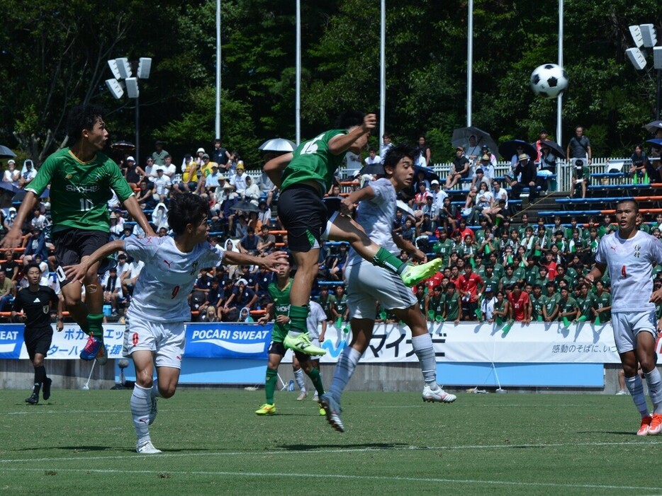 高校サッカー夏のインターハイは強豪が順当に勝ち上がり（写真は決勝の昌平vs神村学園） photo by Matsuo Yuki