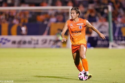 愛媛FCは6日、左SB山口竜弥の徳島ヴォルティスへの完全移籍を発表 [写真]＝J.LEAGUE via Getty Images