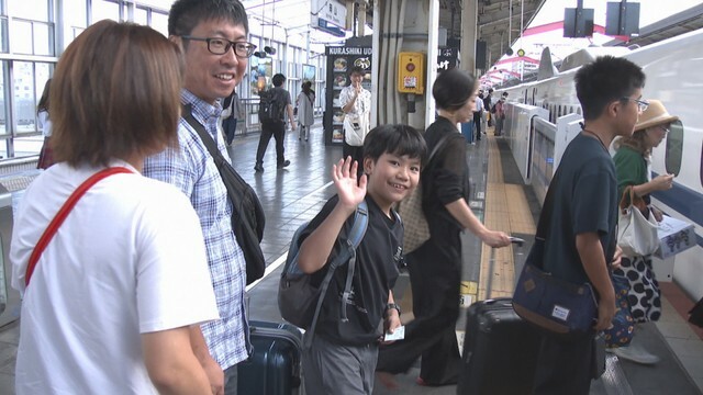 お盆のUターンや旅行客で朝から混雑　上りは17日がピーク　JR岡山駅