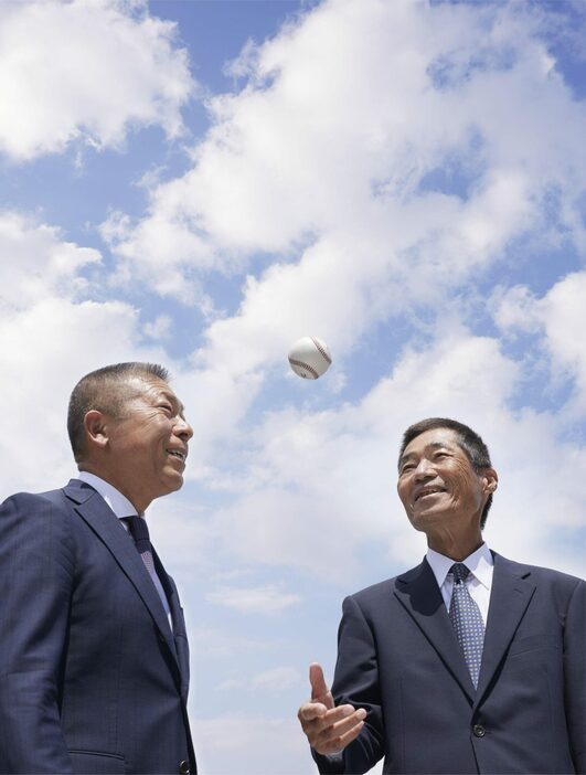 前田三夫氏（写真右）と小倉全由氏（写真左）