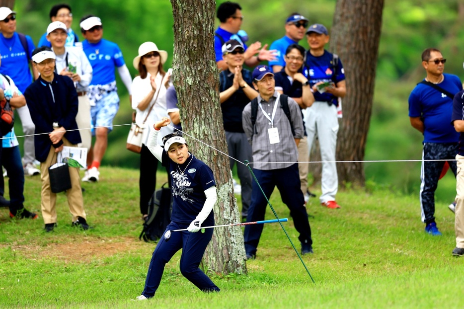 5月のブリヂストンレディスオープン最終日。「朝イチから木の横で打っていました」と思い出して苦笑してしまうほど、大会を通じてショットが想定よりはるかに飛んでいたという