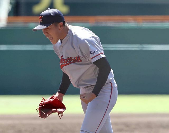 甲子園決勝でも9回無失点の好投をみせた京都国際のエース中崎琉生投手(写真：日刊スポーツ/アフロ)