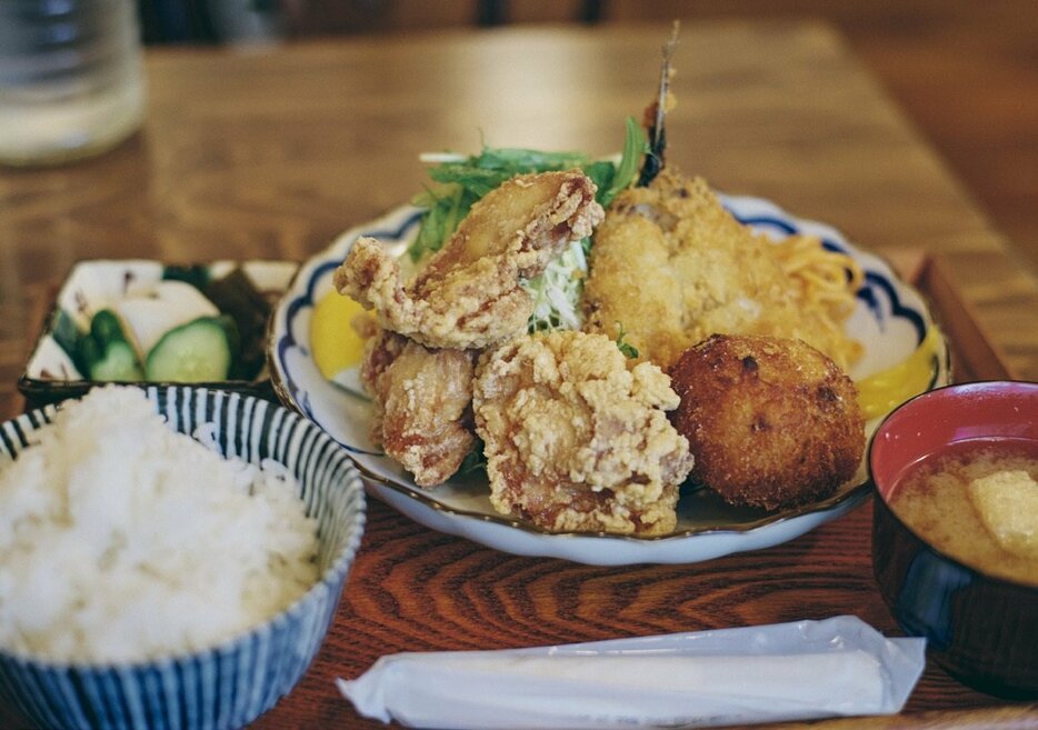 『山角』の定食（『そこに定食屋があるかぎり』より）