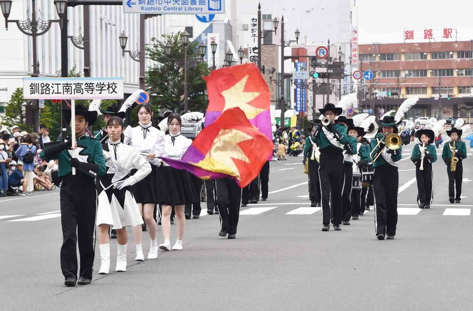 三大パレードの最後を華やかに飾った音楽パレード