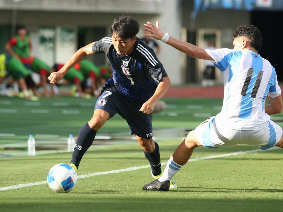 U-18日本代表MF南創太(日章学園高)がタッチライン際を突破(Taro YOSHIDA)