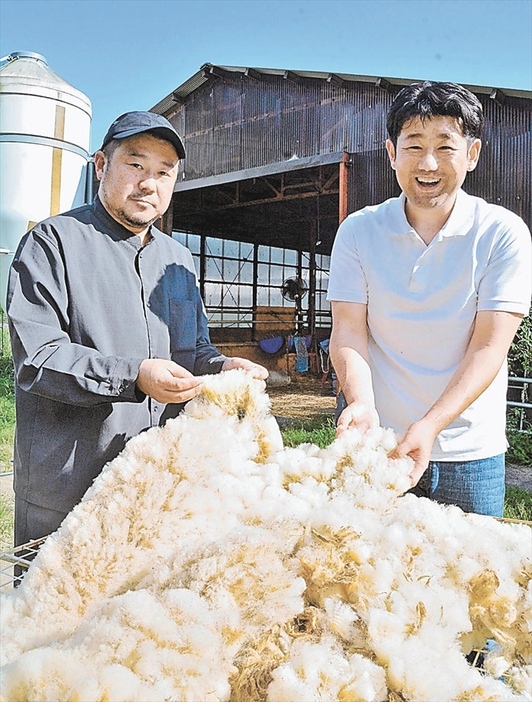 葛尾産羊の魅力を全国や世界に届けたいと意気込む吉田さん（左）、深野さん