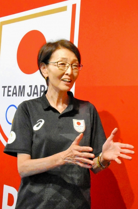 フェンシングの躍進について「日本の選手育成のロールモデルとなる」と語る三屋裕子・JOC副会長＝8月9日、パリ市内