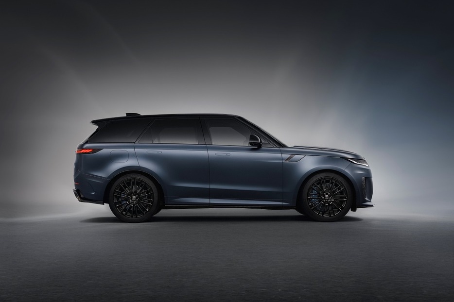 『RANGE ROVER SPORT SV』の第2弾として、史上もっともパワフルでダイナミックな2025年限定グレード“EDITION TWO”が登場