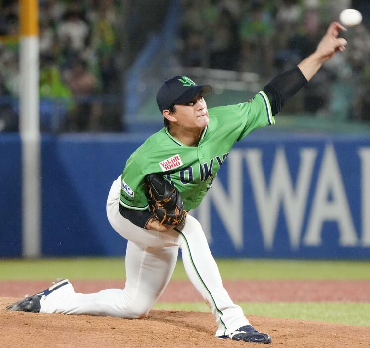 7回無失点で5勝目を挙げたヤクルト・高橋＝神宮