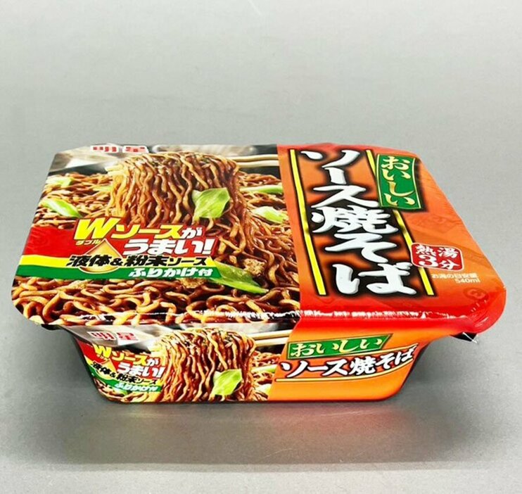 ７位『おいしいソース焼きそば』明星食品8.3点119円「味が濃くスパイシー。キレイにまとまっている」※価格は実際に店頭で購入した税込み価格（以下同）※撮影・双葉社