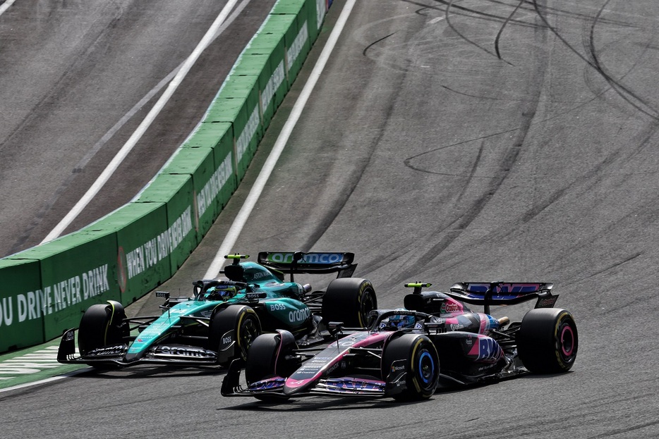 2024年F1第15戦オランダGP　ピエール・ガスリー（アルピーヌ）とフェルナンド・アロンソ（アストンマーティン）