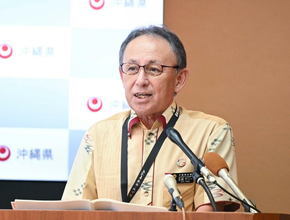 宮本昌典選手のパリ五輪6位入賞を喜ぶ玉城デニー知事＝9日、沖縄県庁