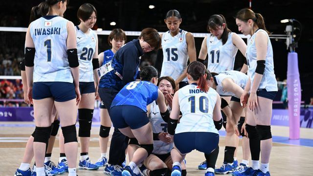 最後の試合が終わり涙したバレーボール日本代表の古賀紗理那選手(写真：ロイター/アフロ)