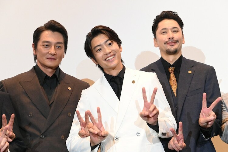 「静かなるドン2」舞台挨拶の様子。左から本宮泰風、伊藤健太郎、深水元基。