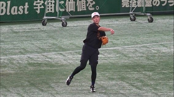 サードでノックを受ける坂本勇人選手