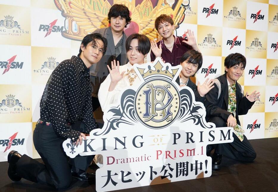 「KING OF PRISM -Dramatic PRISM.1-」の公開記念舞台あいさつ「公開記念舞台挨拶～グロリアス・シュワルツ！～」の様子