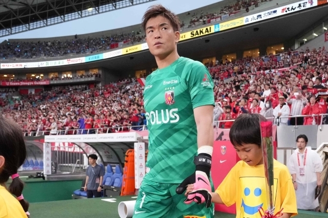 西川の粋な対応に注目が集まっている。(C)SOCCER DIGEST