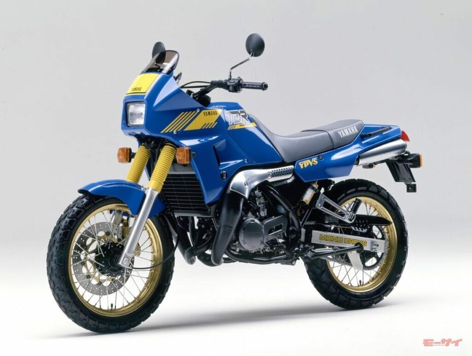 ヤマハ TDR250（1988年）TZR250系の水冷2ストエンジンを専用フレームに搭載し、スーパーバイカーズレプリカを意識して登場した