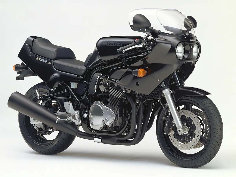 全身ブラックアウトされ、まさに「男のバイク。」といった出立ちのGS1200SSの初代モデル。