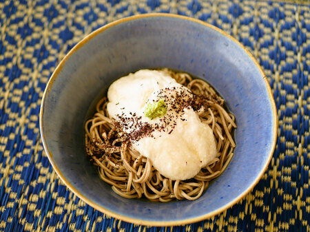 とろろ＆ゆかりのっけ蕎麦。