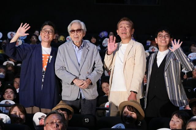 左から北山雅康さん、山田洋次監督、玉袋筋太郎さん、昴生さん