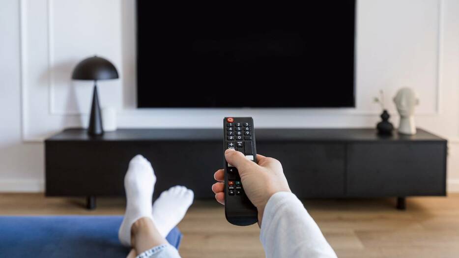 テレビの視聴が2時間増えるごとに「健康的な老化の可能性」が12%減少？研究結果が示唆