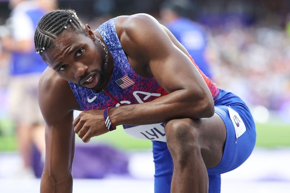 レース後にトラックに膝をついたライルズ。(C)Getty Images