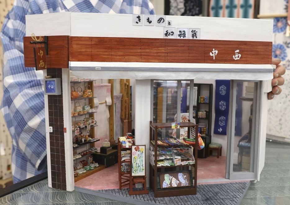 茨木典幸さんが製作した実在する店舗のミニチュア（2）。2024年7月