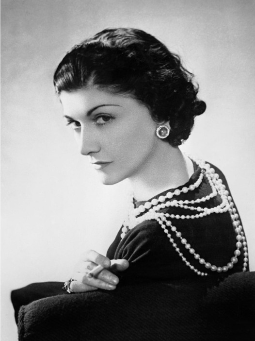 1936 Mademoiselle Chanel and her famous pearls necklace copyright Lipnitzki Roger Viollet