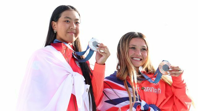 銀メダル・開心那選手と銅メダル・スカイ ブラウン選手（写真:長田洋平/アフロスポーツ）