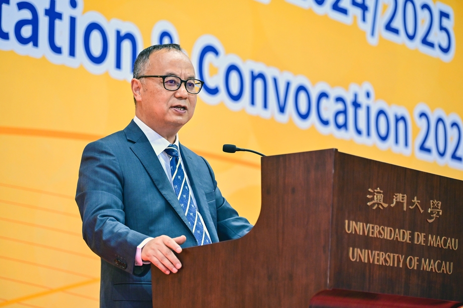 マカオ大学の2024/25年度入学式で祝辞を述べる宋永華学長＝2024年8月15日（写真：University of Macau）