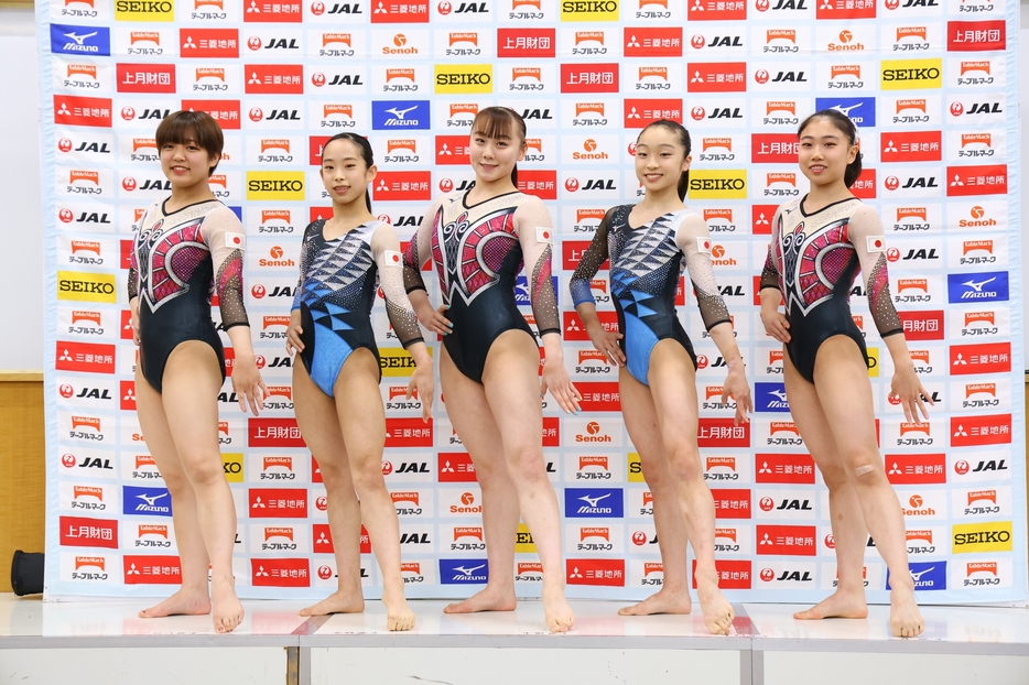 代表辞退した宮田笙子さん（中央）と日本代表の4人（写真：長田洋平/アフロスポーツ）