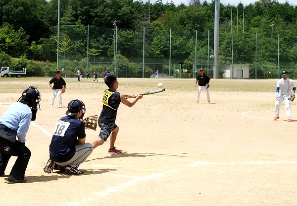 優勝をめざして熱戦を繰り広げた