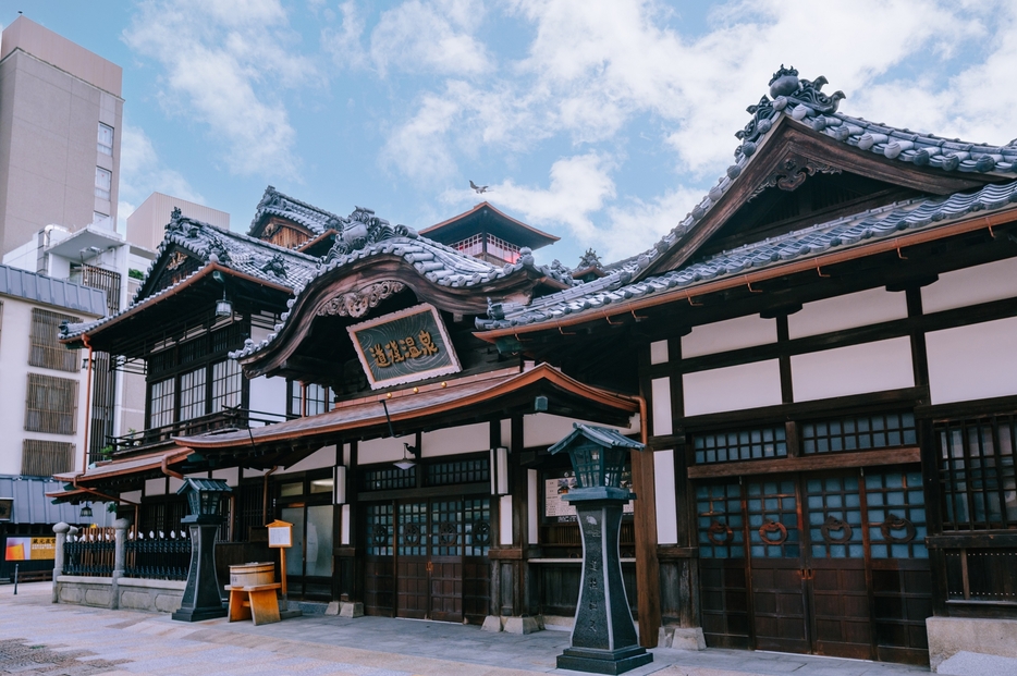 全館で営業を再開した道後温泉本館