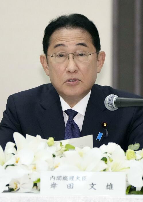 長崎市で記者会見する岸田首相＝9日午後